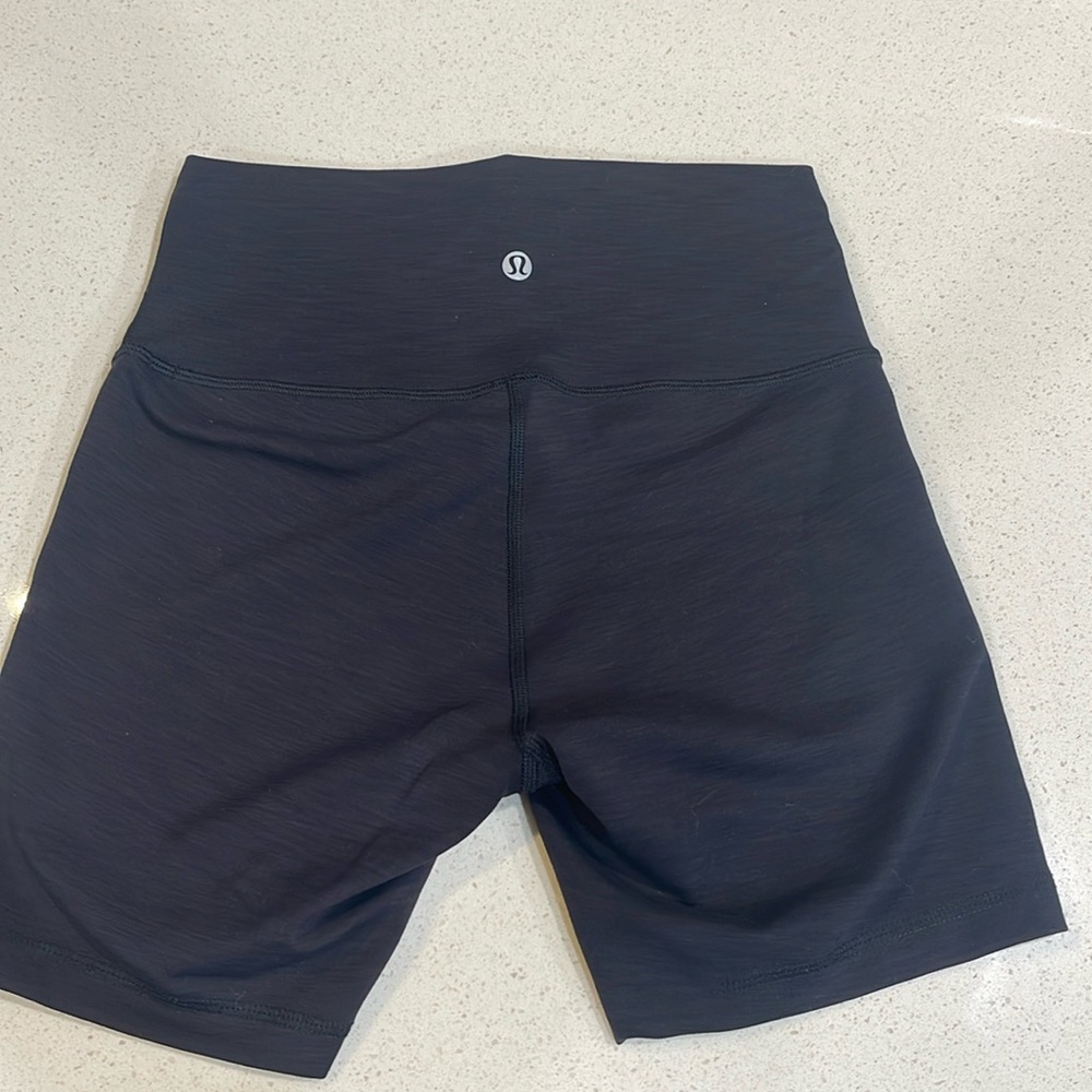 Lululemon blk biker shorts. Sz 6.  Great condition